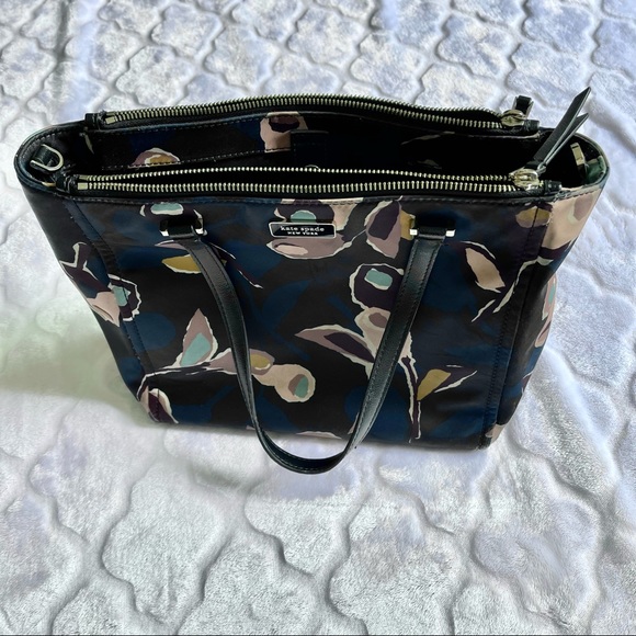 Kate Spade Purse - Picture 1 of 5